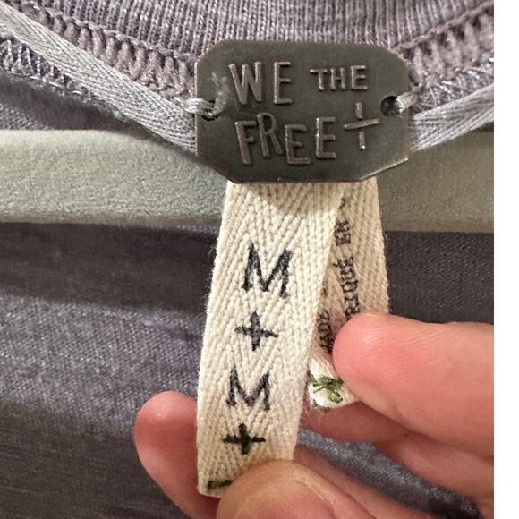 Free People We The Free City Slicker Tunic Graphic Print Top Gray, size Medium - Picture 2 of 10